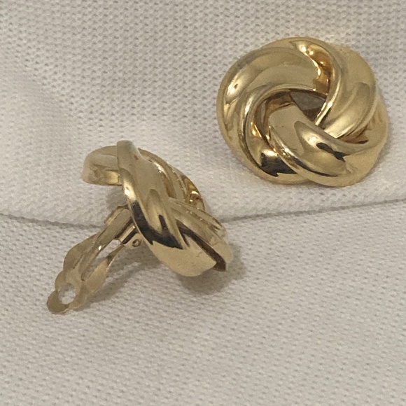 Gorgeous, Gold-tone, Circular Clip-On Earrings - Picture 3 of 9